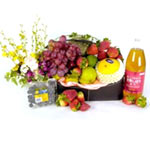 Remarkable Bouquet with Fruits and Juice