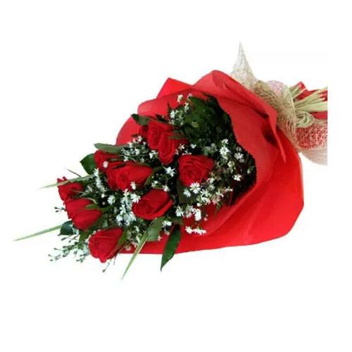 Clustered Red Roses Bouquet for Sweet Surprise