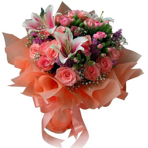 Breathtaking Bouquet of Pink Roses with Lilies