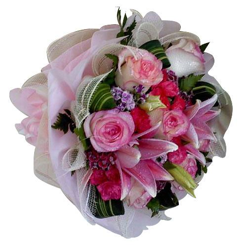Fashionable Bouquet of 6 Roses and 2 Lilies
