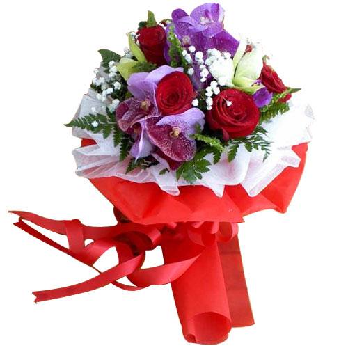 Delicate Arrangement of Red Roses with Vanda Flowers