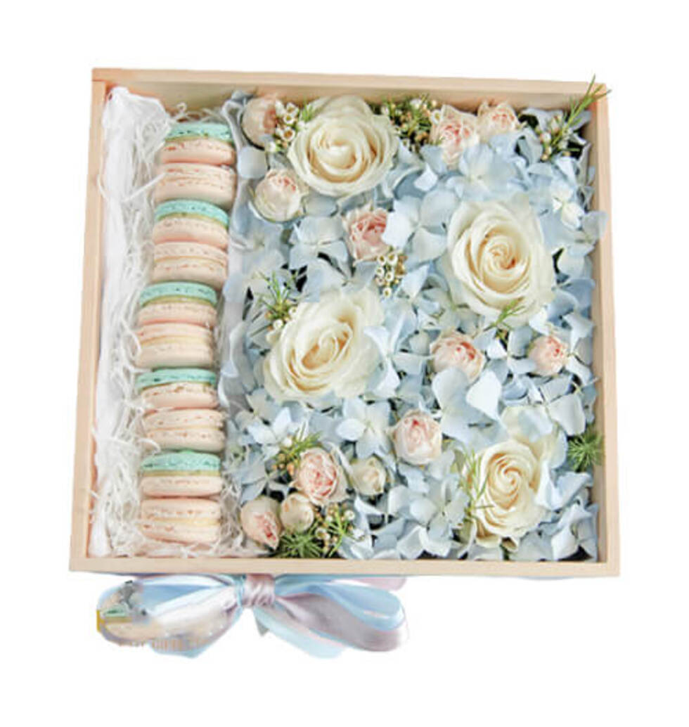 Macaron And Flower Combos