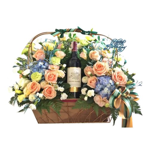 Bouquet Of Roses With Prosecco Bottle