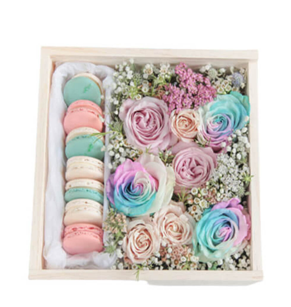 Stylish Flower And Macaron Box