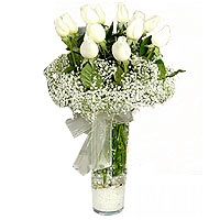 White Rose vase, transparent elegance. In this bou...