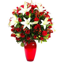 Stunning Beauty Flower Bunch in a Glass vase