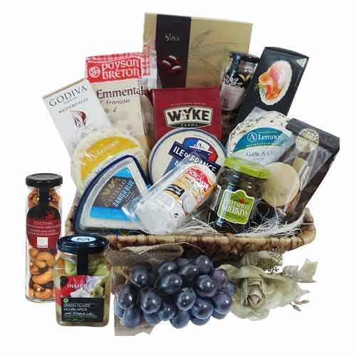 Exciting Caring Thoughts Gift Hamper