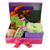 Pamper your loved ones by sending them this Precio......  to Qutuf
