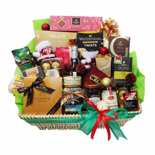 Adorable Connoisseur Gift Hamper