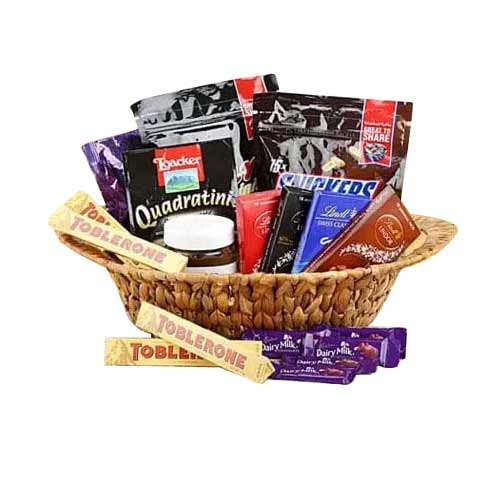 Mesmerizing Expression of Love Gift Basket