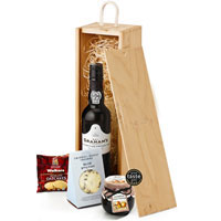 Breathtaking Sweet N Wine Gift Hamper