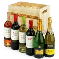 Brilliant Holiday Selection Gift Hamper of Wine Assortments