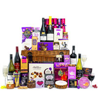 Adorable Connoisseur Gourmet Gift Hamper with Champagne and Finest Wines