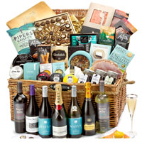 Send this Captivating Gourmet Picnic Hamper and ma......  to Ruthin