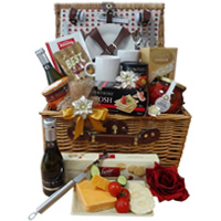 Extraordinary Gift Hamper with Full of Goodies