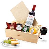 Creative Grand Holiday Luxury Gift Hamper with Wine