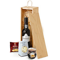 Pretty The Festive Gourmet Gift Hamper with Wine