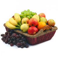 Nourishing Gift Hamper of Fruits Assortments