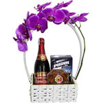 Offer this Christmas Treat Hamper to your family o...