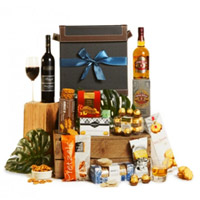 Excellent Wine n Gourmet Hamper with Deluxe Specialties<br>