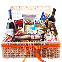 Perfect for any celebration, this Crafty Gourmet Treat Festive Hamper withFrench...
