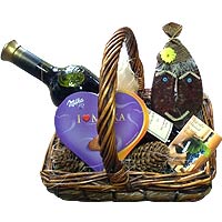 This cheerful basket will not only surprise someon...