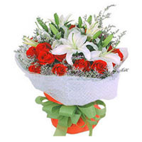 Blooming Lilies N Roses Gift<br/><br/>