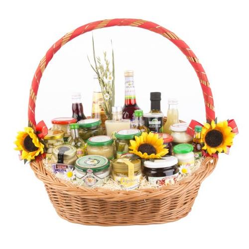 Special gift for special people, this Delightful Hamper rend...