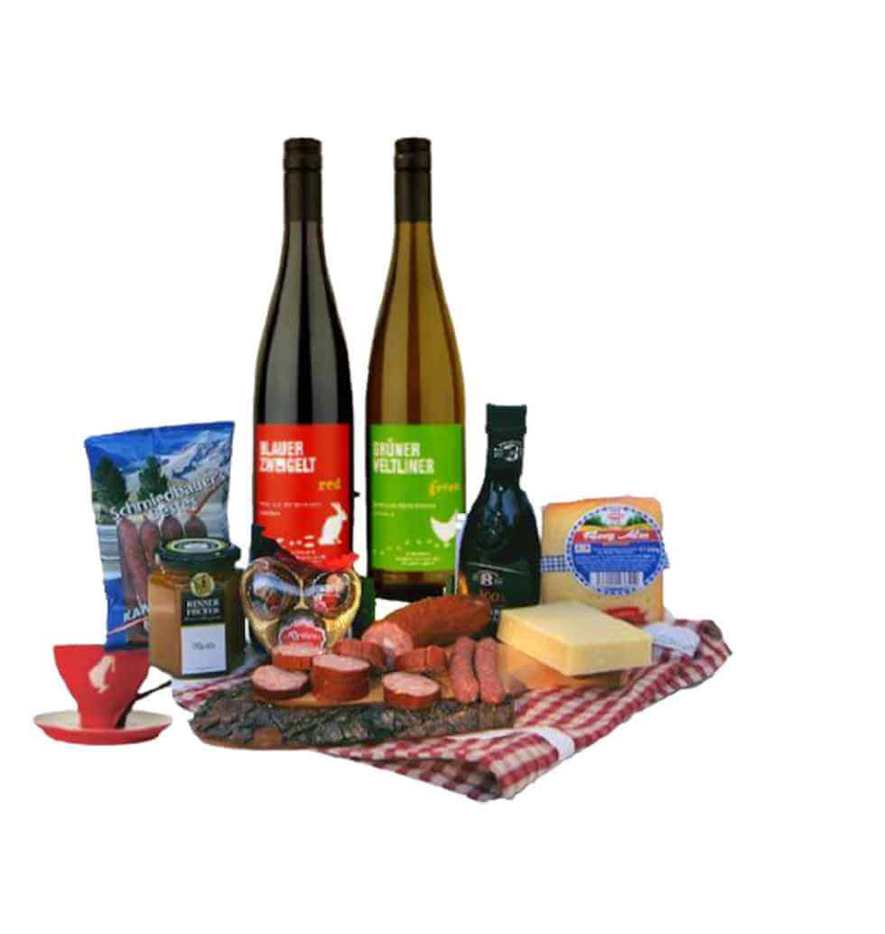 Our Felix Austria gift basket contains a selection of regionally popular delicac...