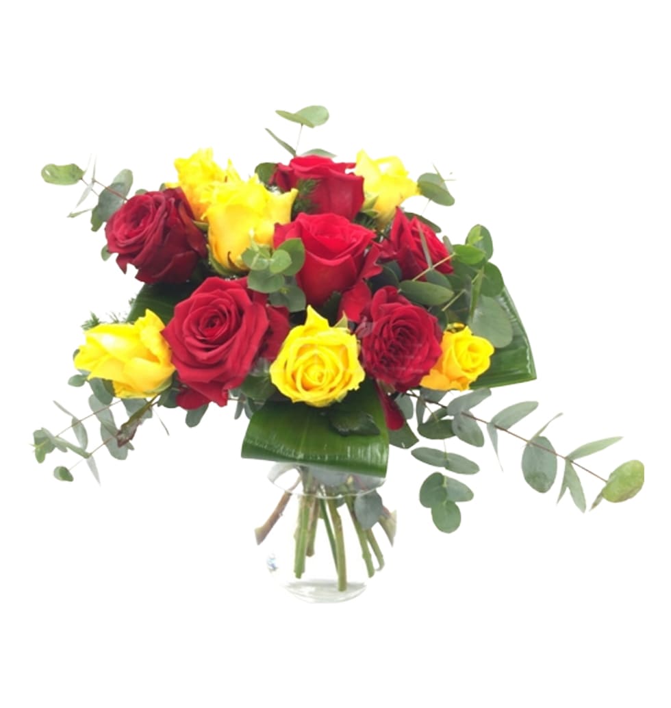 This bouquet of red and yellow roses is a winning ......  to Napoli