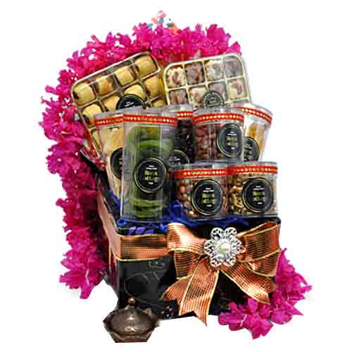 Satisfying Deepawali Favorite Food N Delicacies Gift Hamper