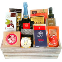 Amazing Sparkling Wine N Goodies Gift Hamper