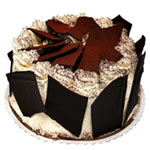 Extraordinary Holiday Delight Cream Cake