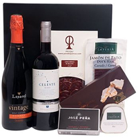 Soft Textured Wine N Gourmet Hamper for Christmas