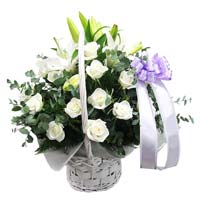 White Roses in basket  ......  to jeju do